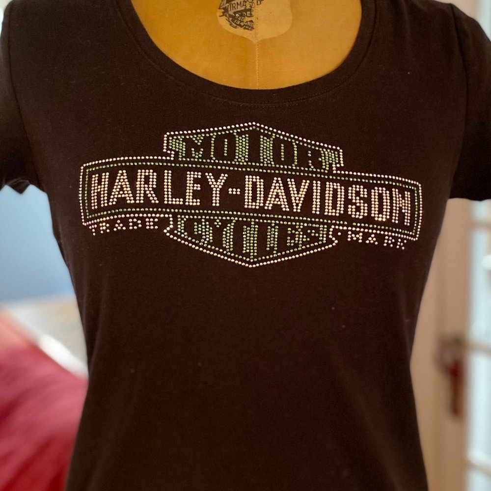 EUC - Women's Harley-Davidson Rhinestone V-Neck